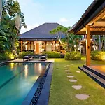 Villa Wolfe By Villa Finder